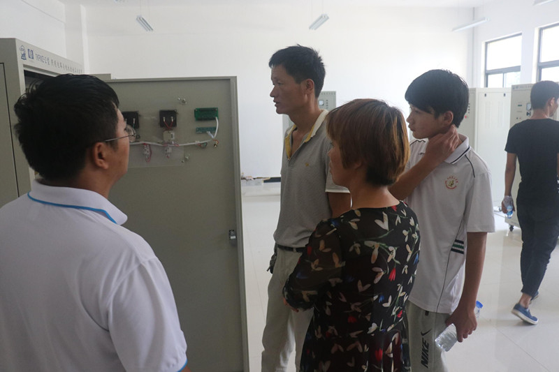 1501235630994464.jpg 参观2_副本.jpg